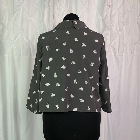 Gray w/ feather design Ann Taylor Loft Shrug Large - Picture 5 of 7